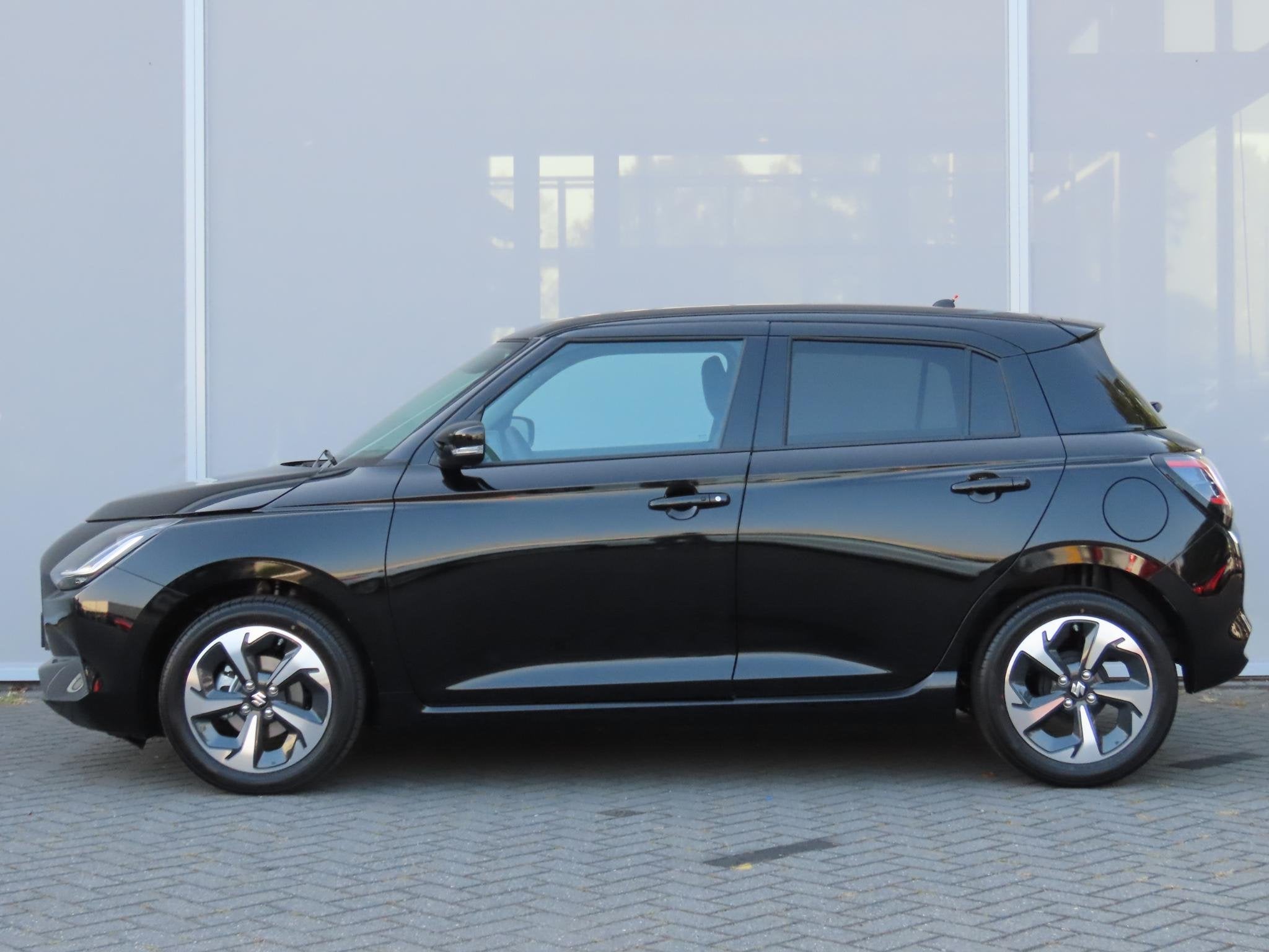 Suzuki Swift 1.2 Style | NU €2.200.- KORTING | Stoelverwar, Voorwielaandrijving, Stof, Euro 6, Overige kleuren