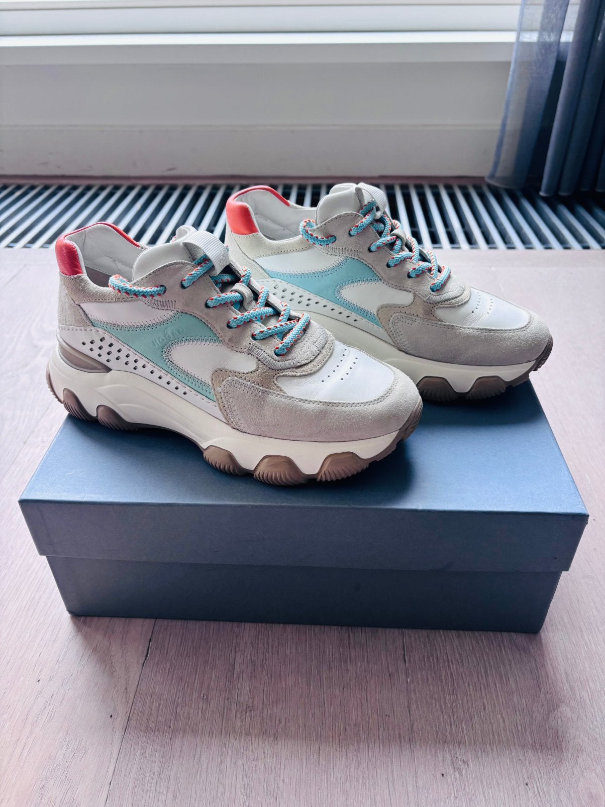 Hogan hyperactive sneakers maat 38, Kleding | Dames, Ophalen of Verzenden, Zo goed als nieuw, Sneakers of Gympen