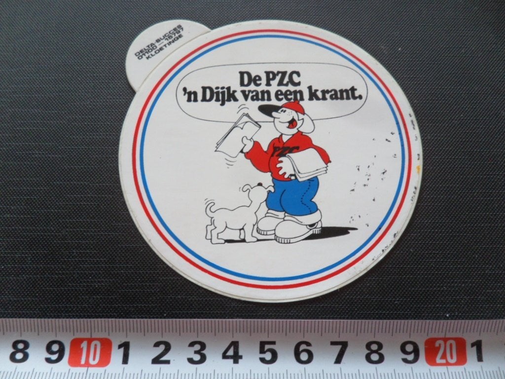 sticker de PZC 'n dijk van een krant - strip krantenjongen *, Ophalen, Zo goed als nieuw