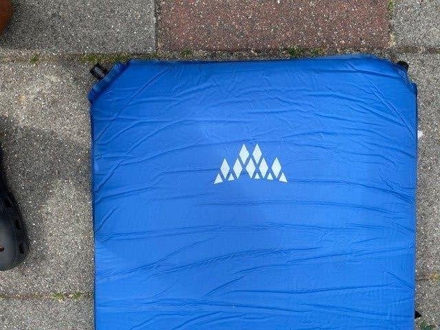 zelfopblaasbaar matras met twee ventielen, Caravans en Kamperen, Luchtbedden, Ophalen, Zo goed als nieuw, 1-persoons