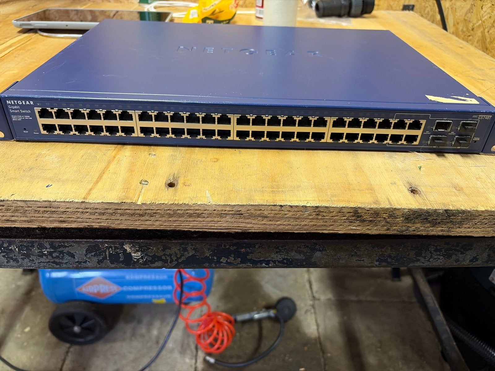 Netgear ProSAFE GS748T v3 Gigabit Smart Switch 48 poorten, Computers en Software, Netwerk switches, Ophalen of Verzenden, Gebruikt