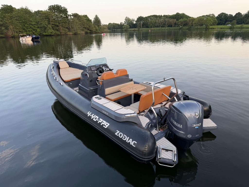Zodiac Medline 7.5 2020 300PK Yamaha 130 uur, Watersport en Boten, Ophalen of Verzenden, Zo goed als nieuw