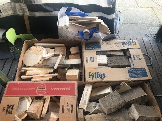 i26 – 8 dozen met kurkdroog hout (stookhout/open haardhout/h, Tuin en Terras, Minder dan 3 m³, Ophalen, Blokken