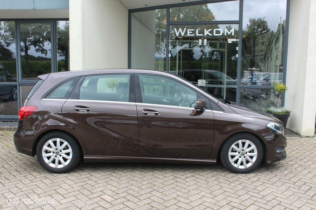 Mercedes B-klasse 180 Business Solution|Automaat| Trekhaak, 1325 kg, Euro 6, 4 cilinders, Bruin