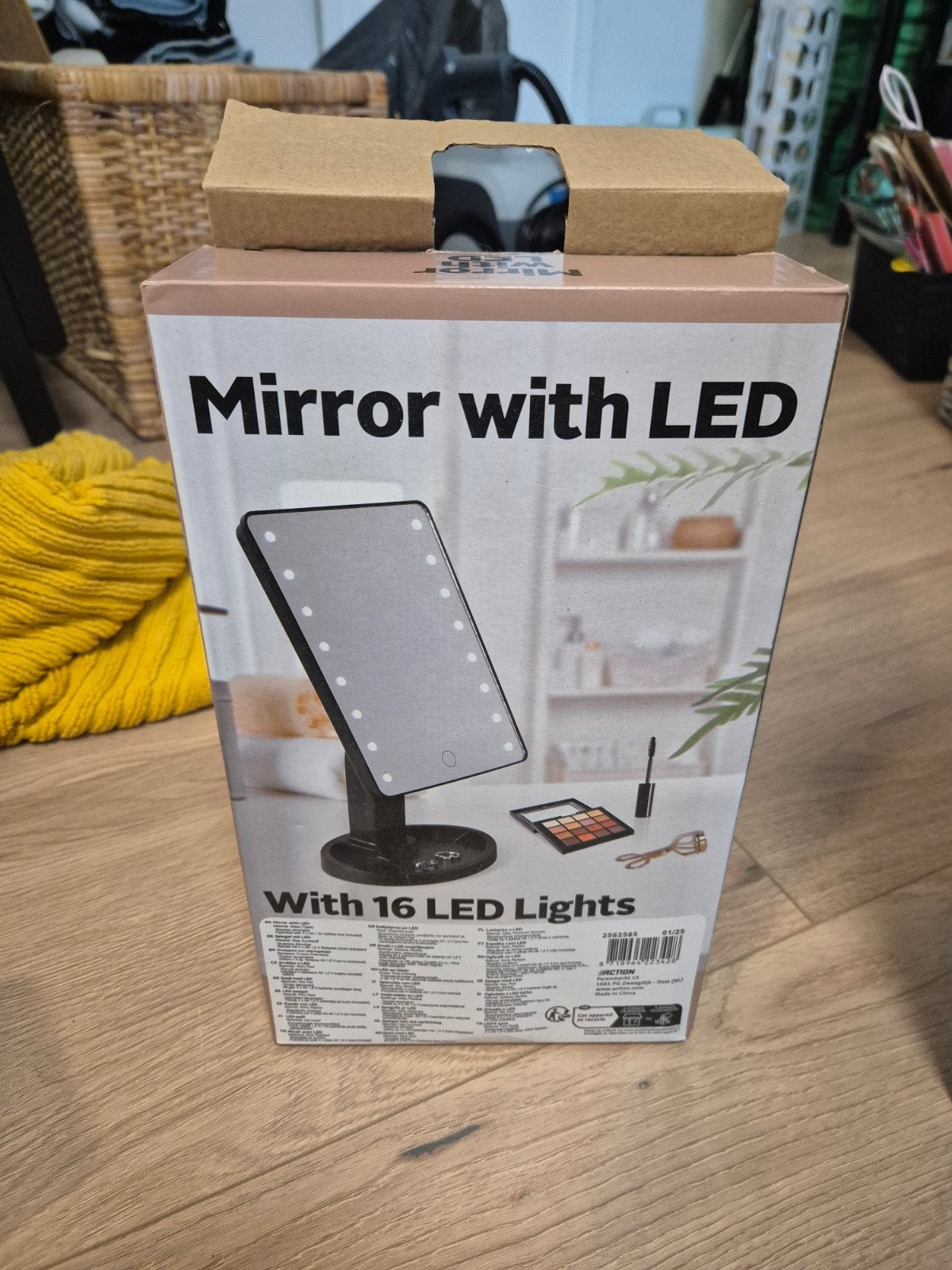 Make-up spiegel met LED verlichting - Nieuw in doos, Minder dan 50 cm, Nieuw, Ophalen of Verzenden, Minder dan 100 cm