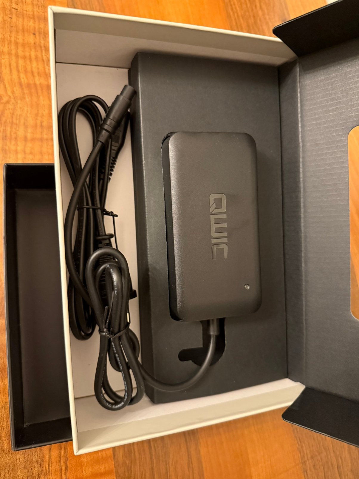 NIEUWE QWIC OPLADER ELEKTRISCH FIETSEN 3 PINS, Fietsen en Brommers, Ophalen of Verzenden, Nieuw