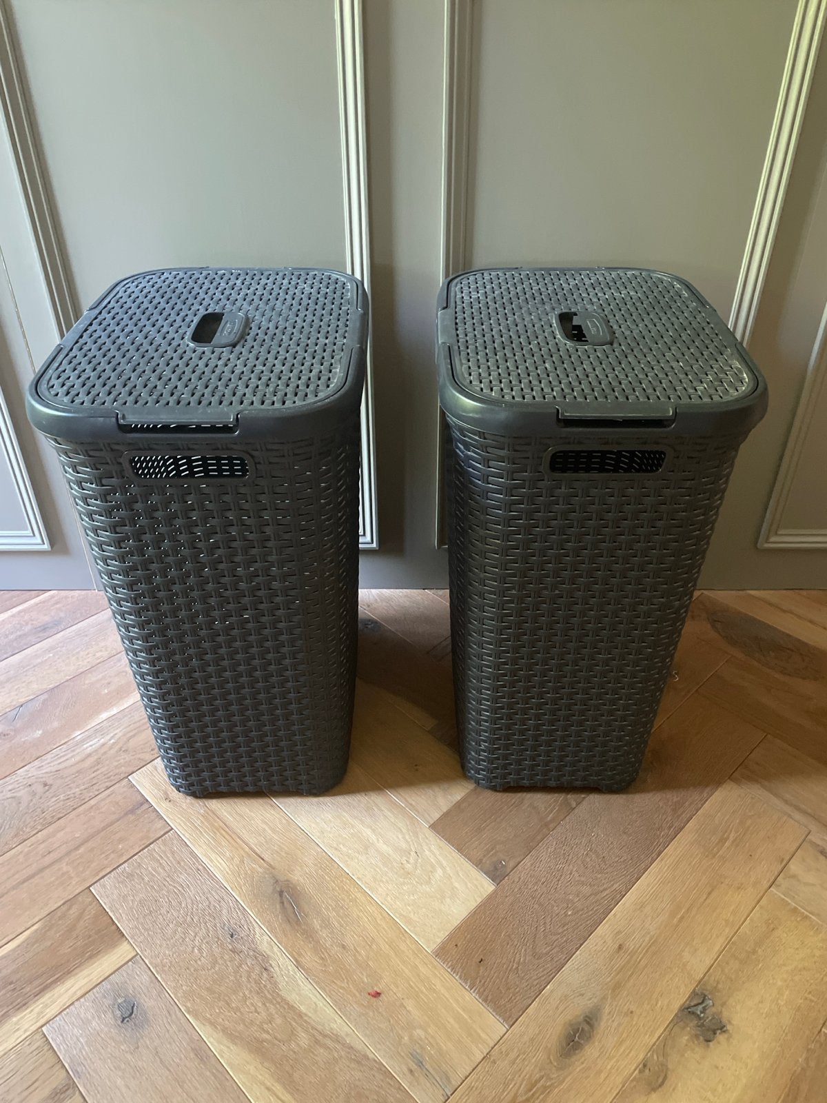 2 Curver wasmanden, donkergrijs, 60 liter, Ophalen, Kunststof, 50 tot 75 cm, 40 liter of meer