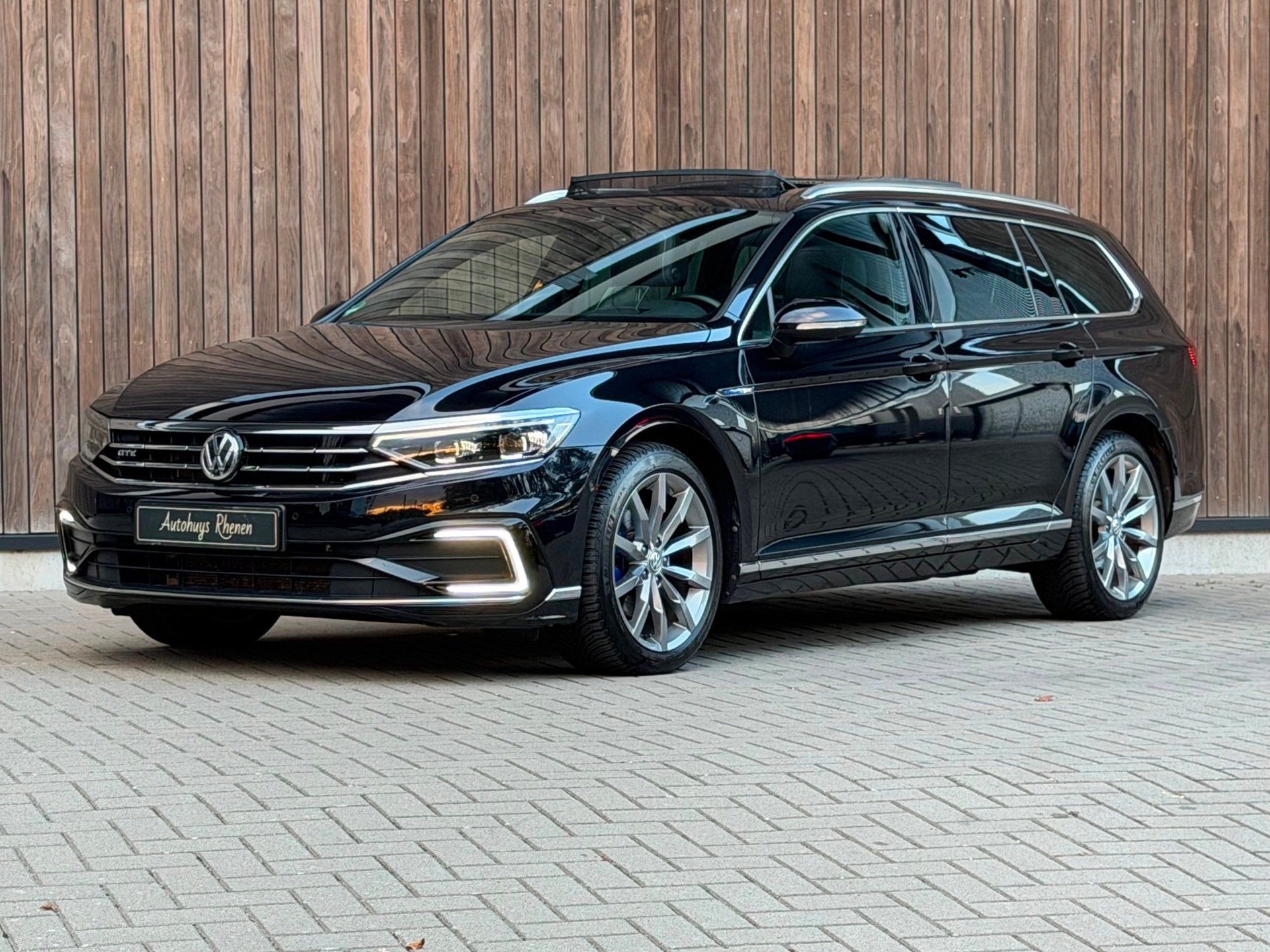Volkswagen Passat 1.4 TSI PHEV GTE / Pano / Memory / FULL /, Auto's, Dealer onderhouden, Automatische klimaatregeling, Gebruikt