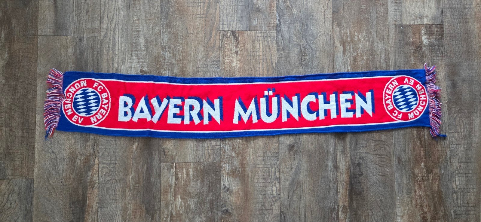 Sjaal Bayern Munchen, Verzamelen, Ophalen of Verzenden, Zo goed als nieuw, Buitenlandse clubs, Vaantje of Sjaal