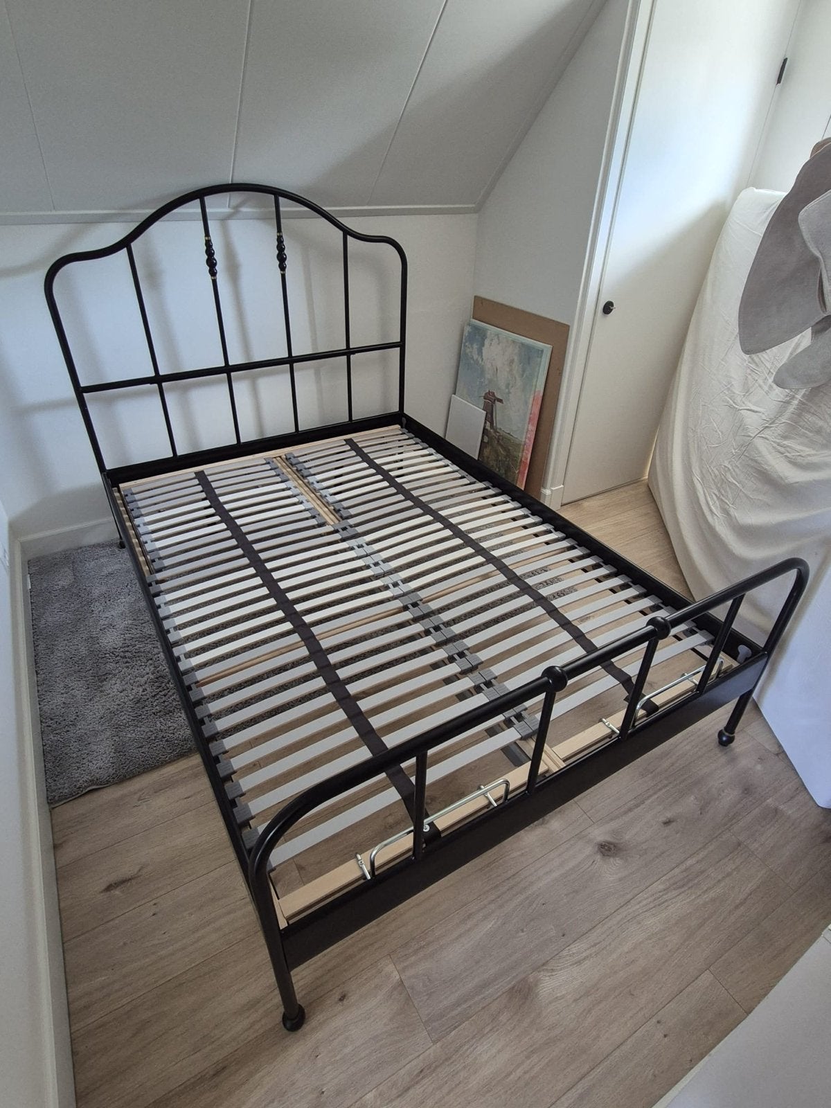 IKEA Sagstua zwart metaal bedframe met Lönset lattenbodem, Ophalen, Verstelbaar, Zwart, Tweepersoons