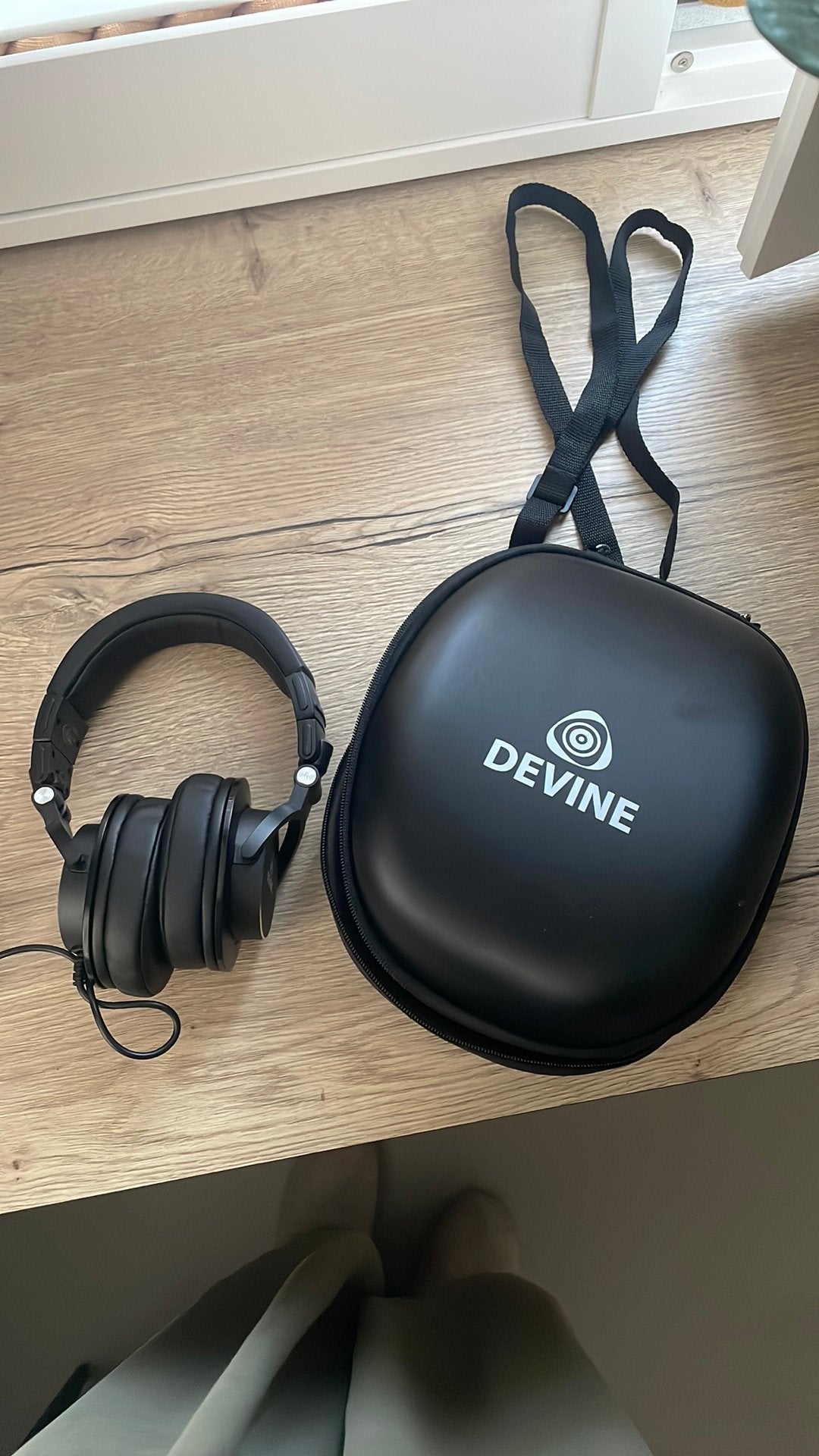 Devine pro 900 studio koptelefoon, Audio, Tv en Foto, Koptelefoons, Overige merken, Ophalen of Verzenden, Zo goed als nieuw, Verstelbaar