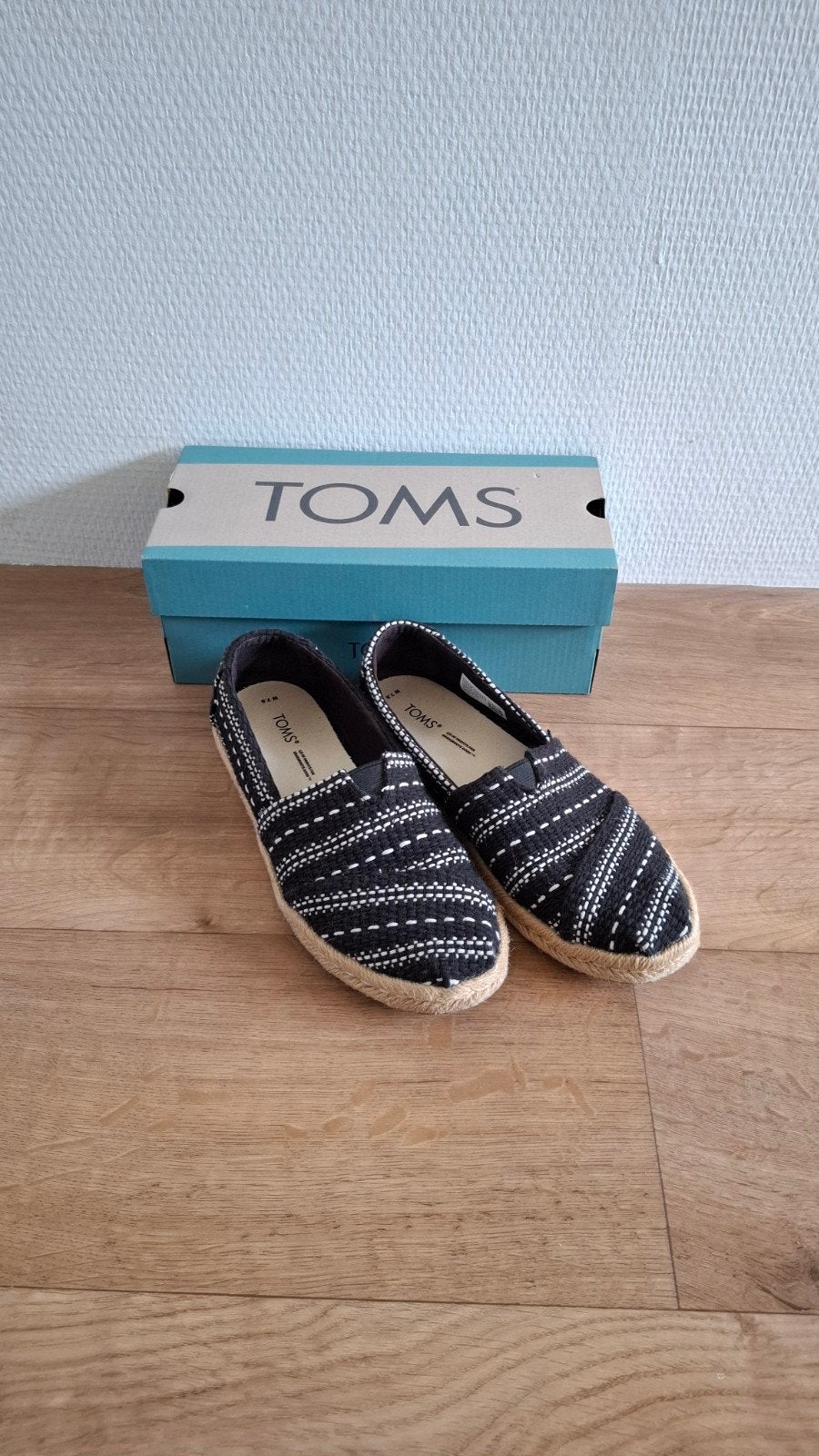 Toms maat 38, Ophalen of Verzenden, Zo goed als nieuw, Zwart
