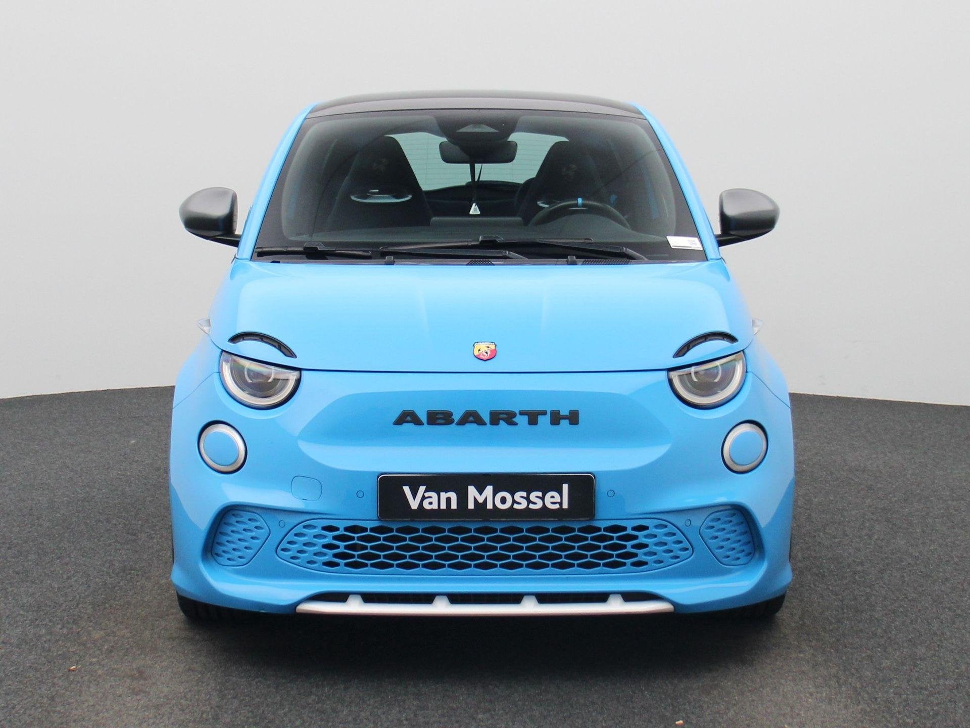 Abarth 500 Abarth Scorpionissima 42 kWh, Auto's, 12 maanden, Gebruikt, Alcantara, 155 pk