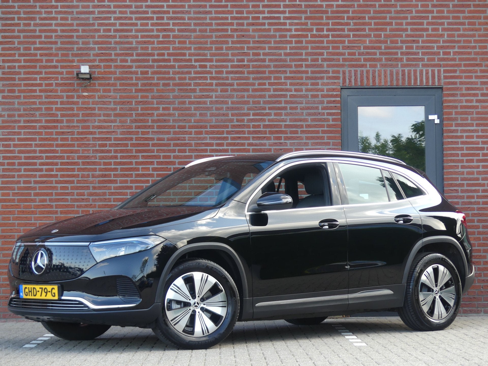 Mercedes-Benz EQA 250+ 71 kWh LED/Camera/Navigatie/Standkach, Gebruikt, 190 pk, Zwart, 1955 kg
