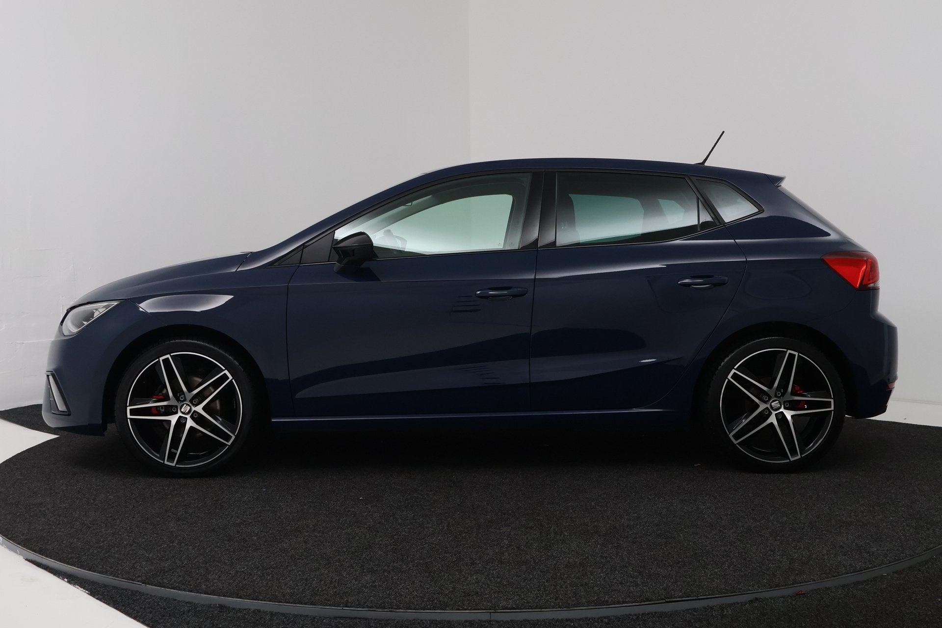 SEAT Ibiza 1.0 TSI FR Business Intense (STOELVERWARMING, NAV, Stof, Blauw, 116 pk, Ibiza