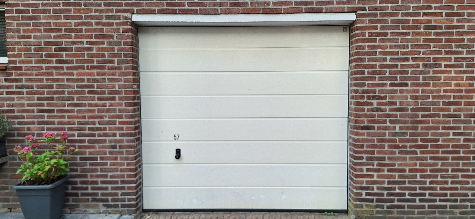 Te huur: extra ruime garagebox Soesterberg