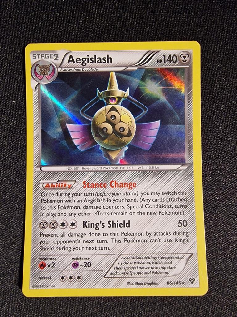 Aegislash Holofoil Pokémon kaart, Ophalen of Verzenden, Zo goed als nieuw, Losse kaart, Foil