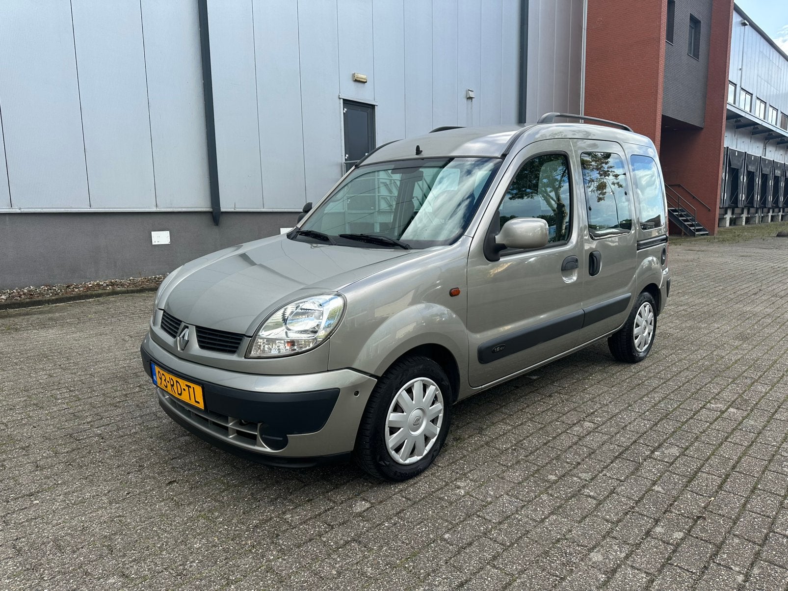Renault Kangoo 1.6 16V Expr 2005 Grijs AIRCO 2X SCHUIFDEUREN, Auto's, Beige, 49 €/maand, Origineel Nederlands, Bedrijf