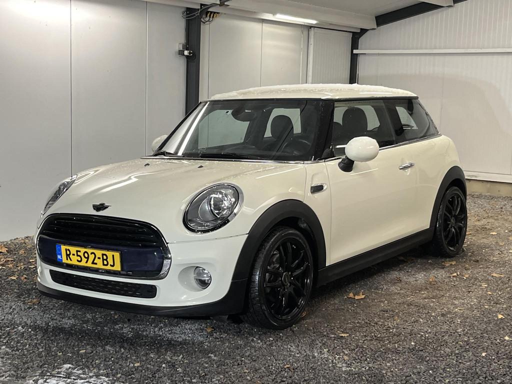 Mini Mini 1.5 Cooper Pepper Serious Business 136PK 4-2017 2e, Voorwielaandrijving, Gebruikt, 4 stoelen, Bedrijf