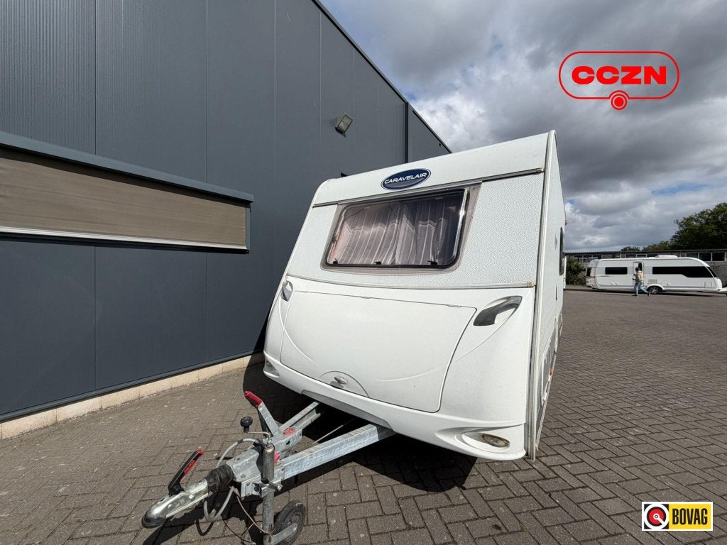 Caravelair Antares Luxe 426 incl. voortent!, Caravans en Kamperen, Bedrijf, Treinzit, 4 tot 5 meter, Schokbreker