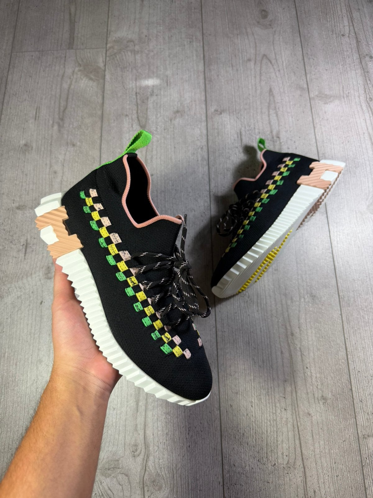 Hermes, Zwart, Ophalen of Verzenden, Sneakers of Gympen, Zo goed als nieuw
