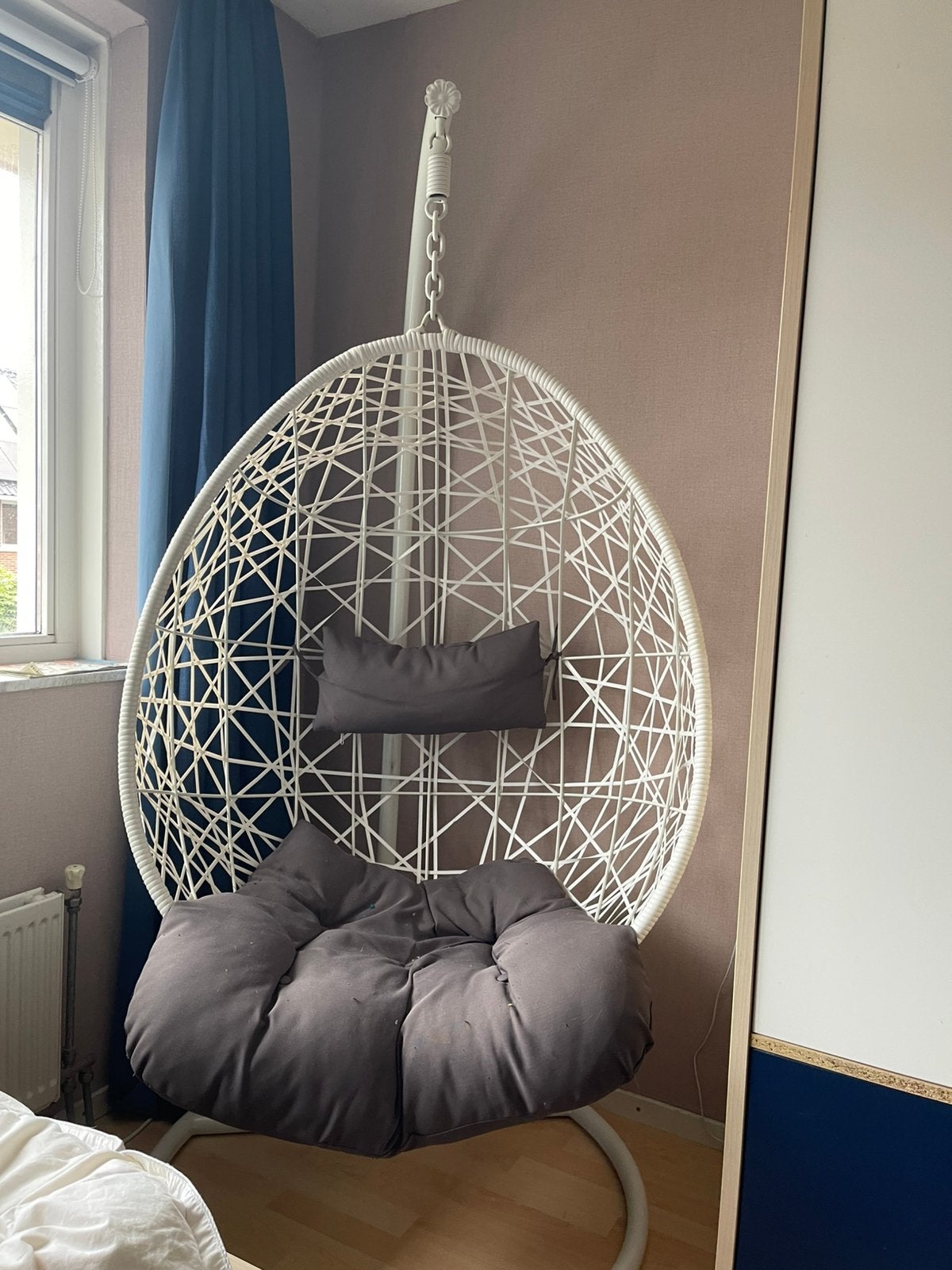Hangstoel swing wit met donkergrijs kussen, Ophalen, Zo goed als nieuw, Wit, Eén