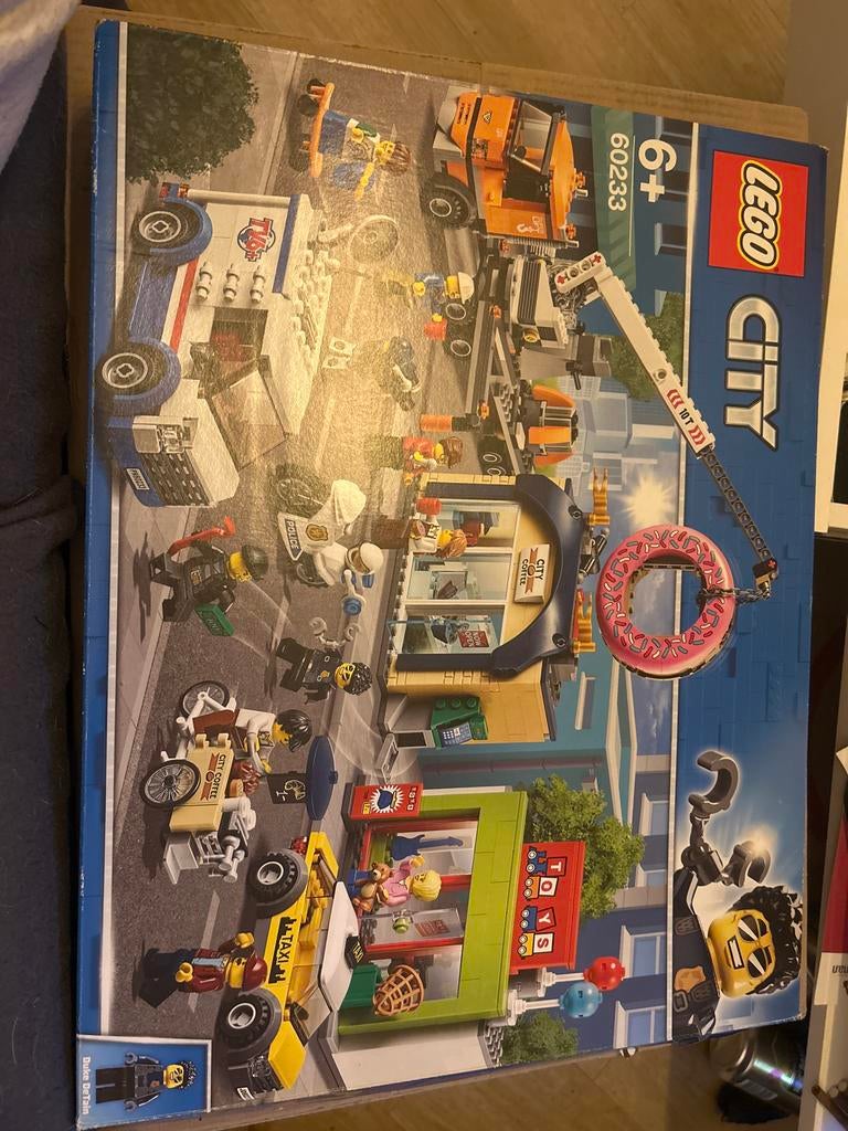 LEGO City 60233 Opening Donutwinkel - Compleet met doos, Ophalen of Verzenden, Zo goed als nieuw