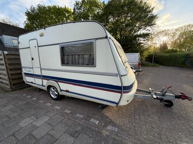 Topper- Deze mag u niet missen. Een hele nette Carvan Wilk., Rondzit, 750 - 1000 kg, Particulier, 5 tot 6 meter