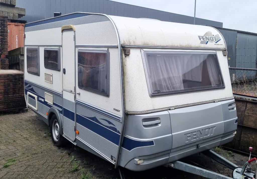Fendt Saphir Caravan 450G, Ringverwarming, Dwarsbed, Treinzit, 750 - 1000 kg