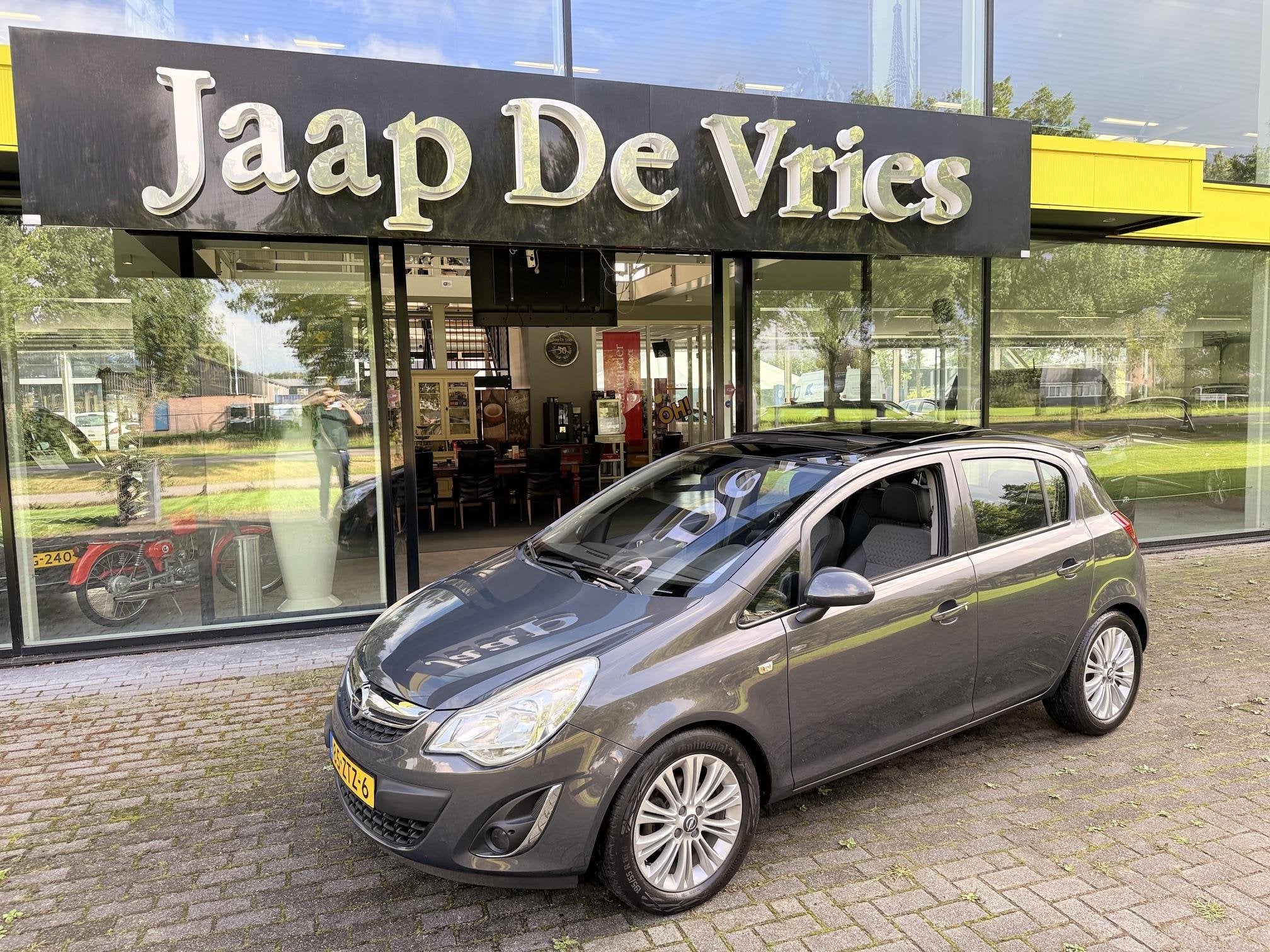 Opel Corsa 1.4-16V Cosmo, Euro 5, Gebruikt, 4 cilinders, 49 €/maand