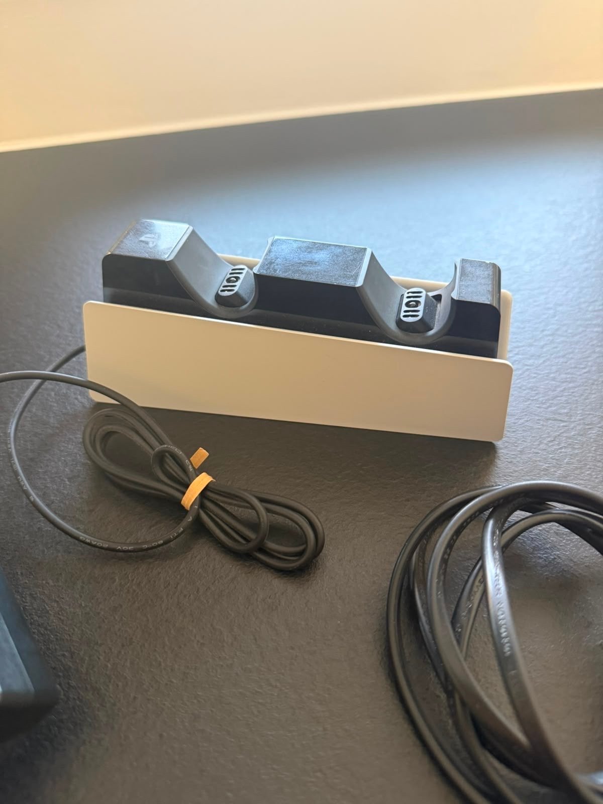 Sony PlayStation 5 DualSense Oplaadstation, Ophalen, Zo goed als nieuw, Voeding, Oplader of Kabel, PlayStation 5