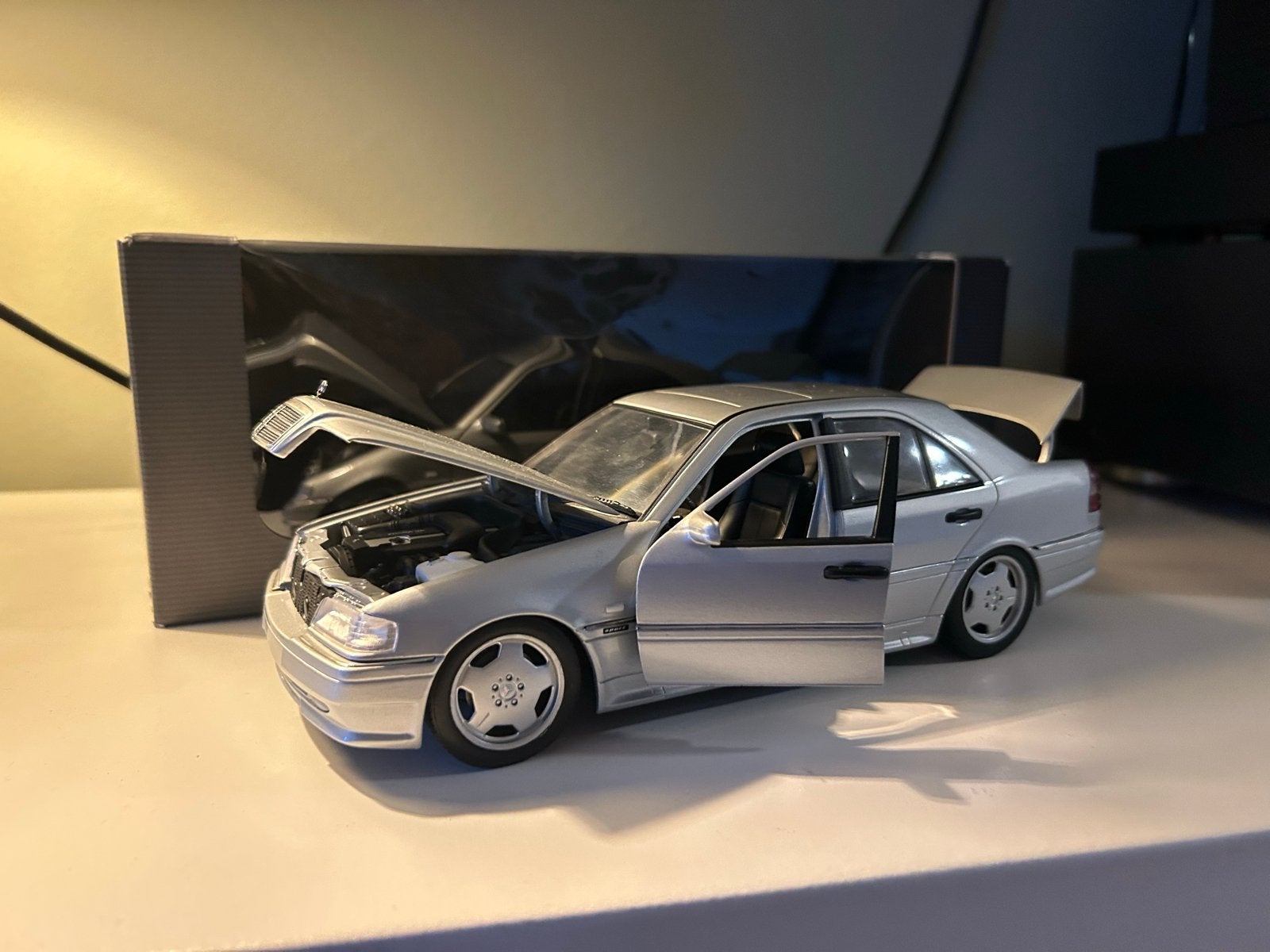 Mercedes-Benz C-Klasse (W202) C36 AMG Modelauto 1:18, Hobby en Vrije tijd, Verzenden, Zo goed als nieuw, Auto, UT Models