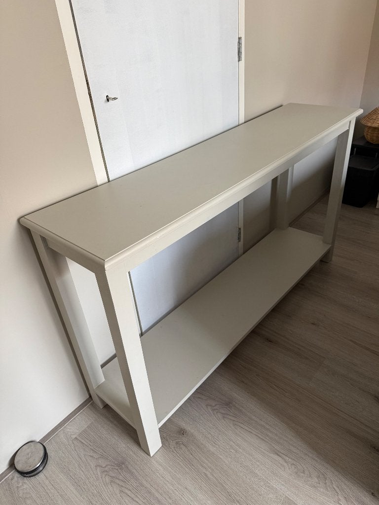 Leuke Sidetable in de kleur Taupe., Ophalen, 100 tot 150 cm, Zo goed als nieuw, 25 tot 50 cm