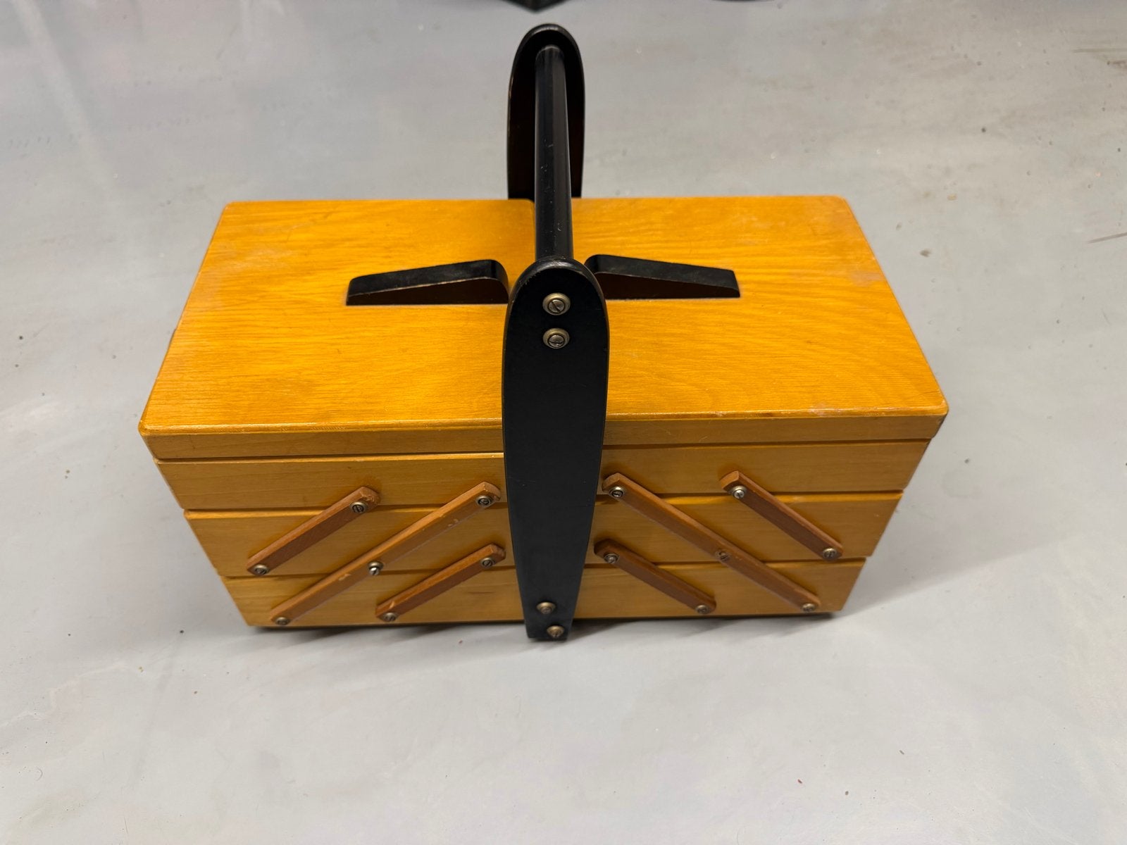 Vintage Naaidoos met Inhoud - Houten Handwerkdoos, Ophalen of Verzenden, Gebruikt, Overige typen