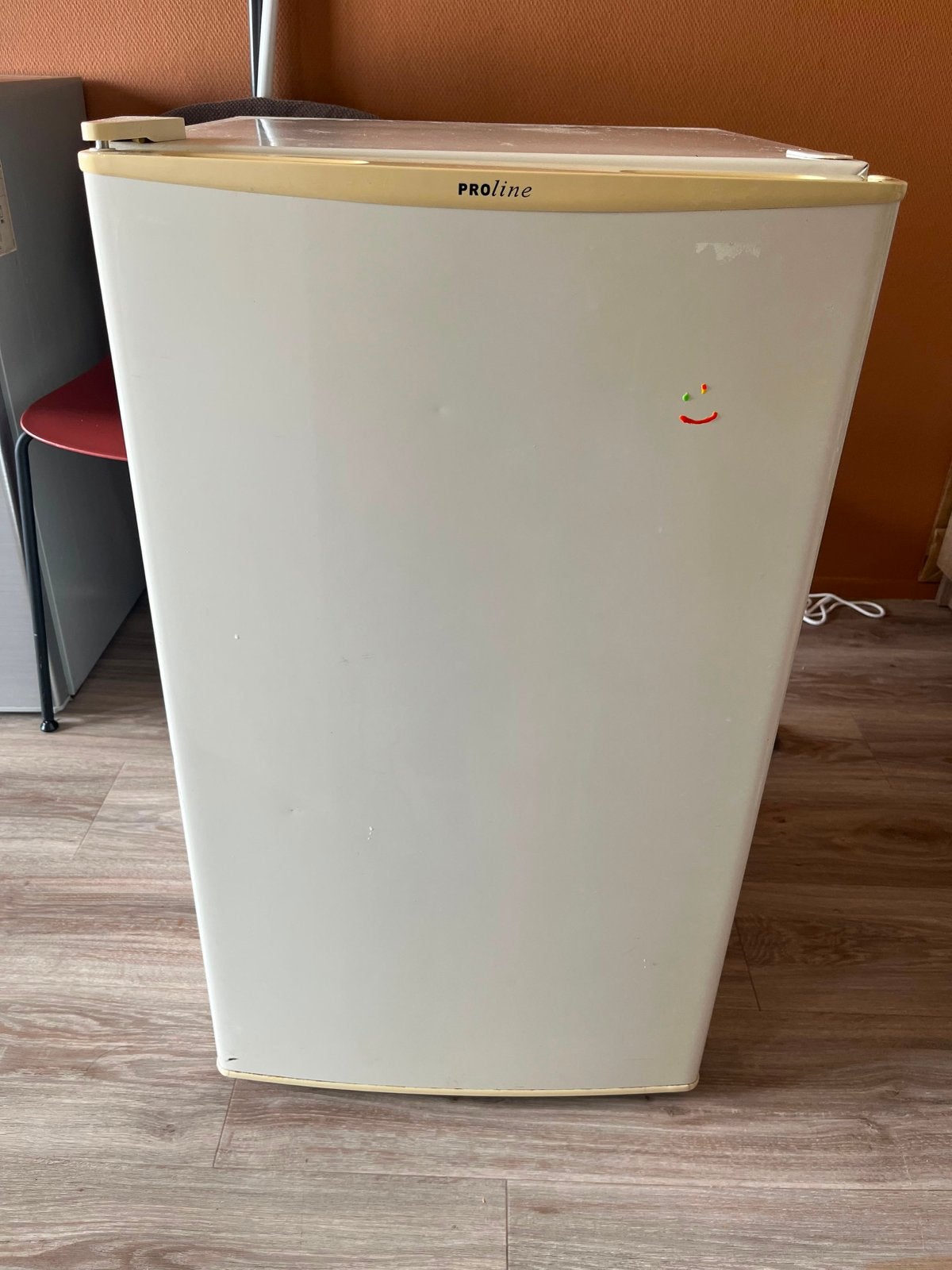 Fridge - €30, Gebruikt, Met vriesvak, Ophalen, 85 tot 120 cm