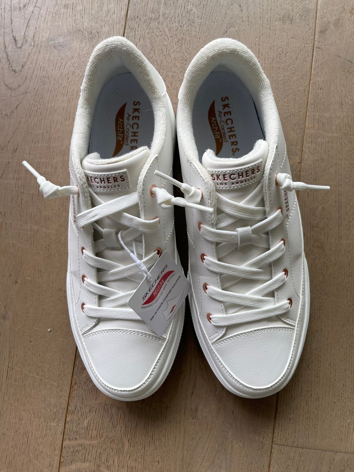 Skechers ArchFit wit en nieuw mt. 40, Overige merken, L00, Schoenen, Nieuw