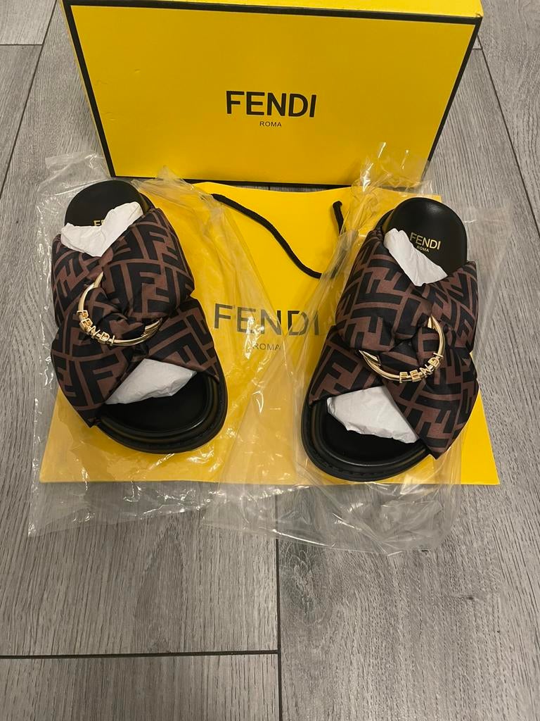Fendi Dames Sandalen/Slippers, Ophalen of Verzenden, Zo goed als nieuw, Sandalen of Muiltjes