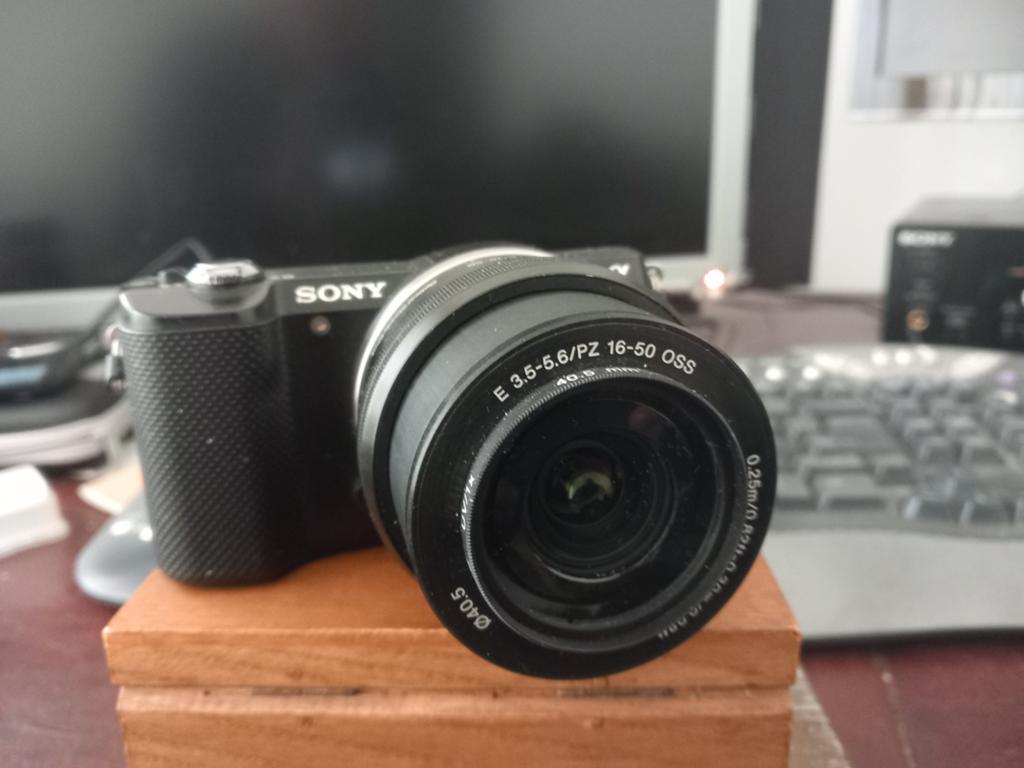 Sony Alpha A5000 Compacte Systeemcamera met 16-50mm lens, Audio, Tv en Foto, Fotocamera's Digitaal, Compact, Ophalen of Verzenden