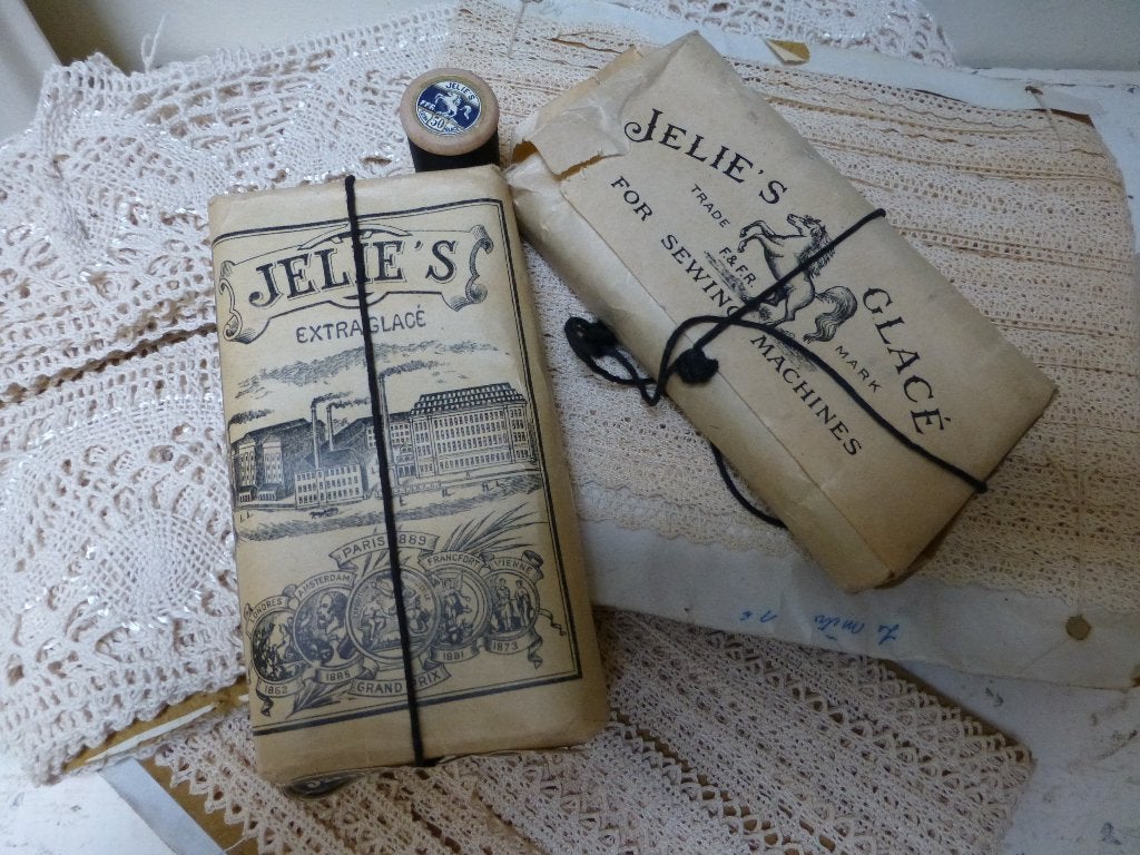 12 klosjes naaigaren in originele oude verpakking / JELIE'S, Ophalen of Verzenden