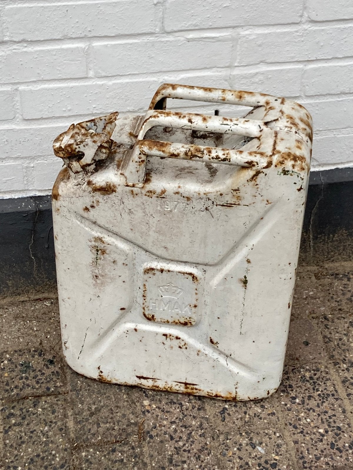 Oude jerrycan (071025), Ophalen