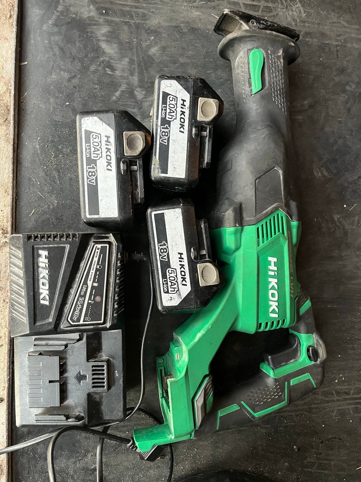 Hikoki reciprozaag met 3 accu's en lader, Ophalen, Gebruikt, Reciprozaag