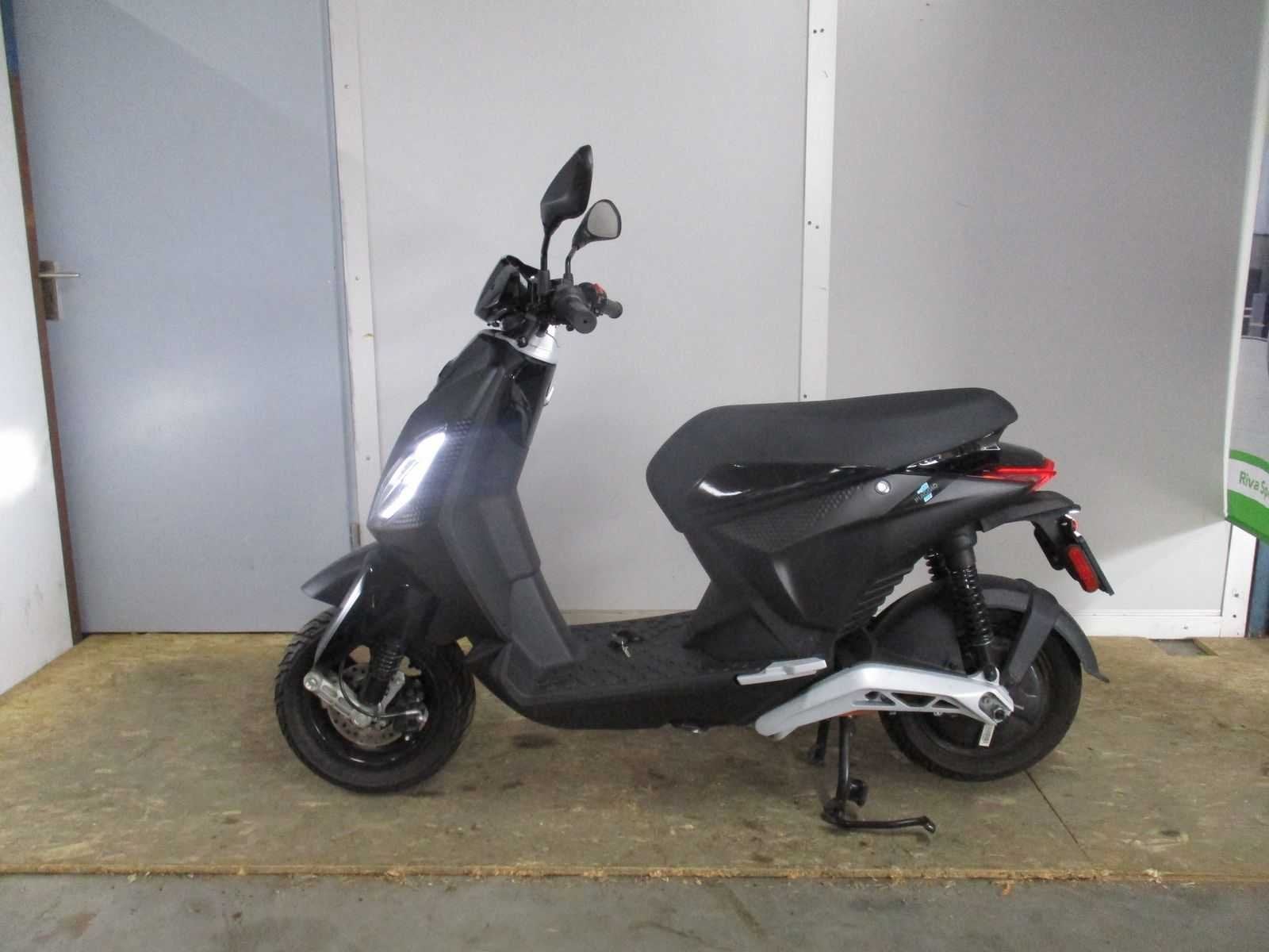 Piaggio - Bromscooter - 1 Plus - E-scooter, Fietsen en Brommers, Gebruikt, Overige modellen