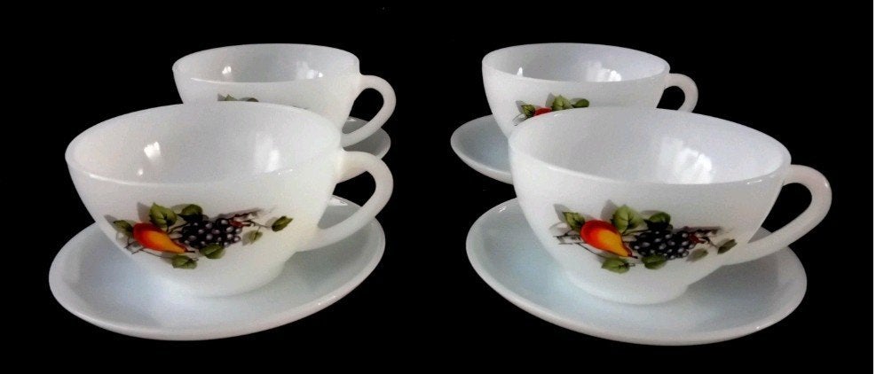 Vintage Arcopal theekopjes en schotels melkglas., Ophalen of Verzenden