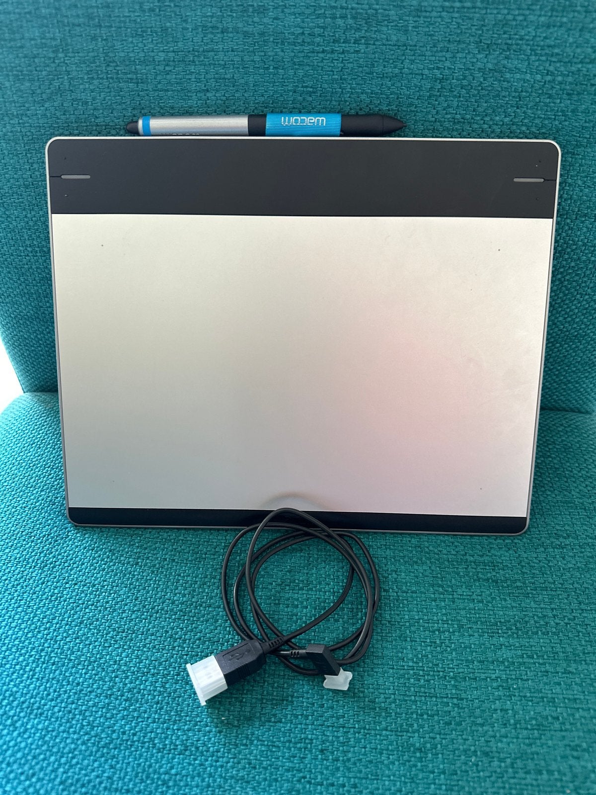 Wacom Intuos Pen & Touch Medium CTH-680 tekentablet, Computers en Software, Tekentablets, Gebruikt, Bedraad, Multi-touch, Ophalen of Verzenden