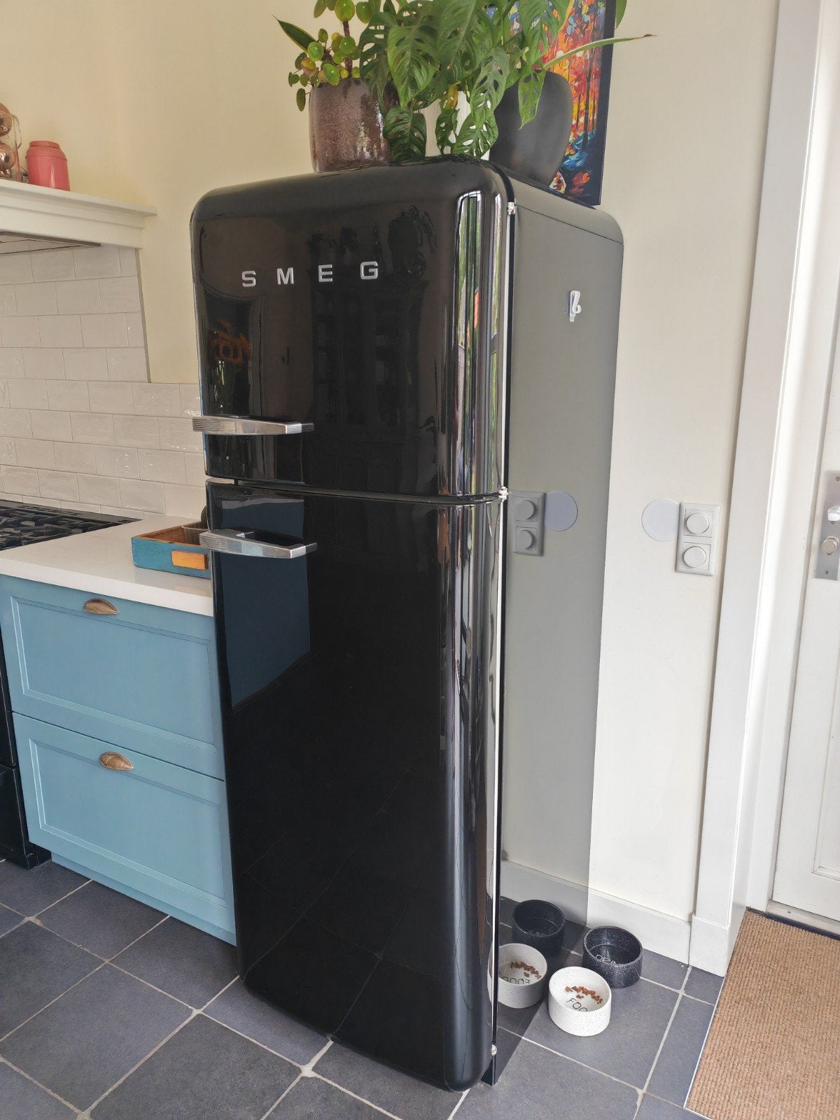 Smeg Koelkast Zwart - Retro Stijl met Vriezer, Ophalen, 200 liter of meer, 60 cm of meer, Met aparte vriezer