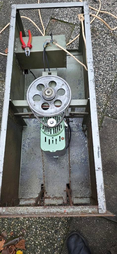 Moretti naaimachine motor met zuil en stoel220v 50hz av86, Ophalen