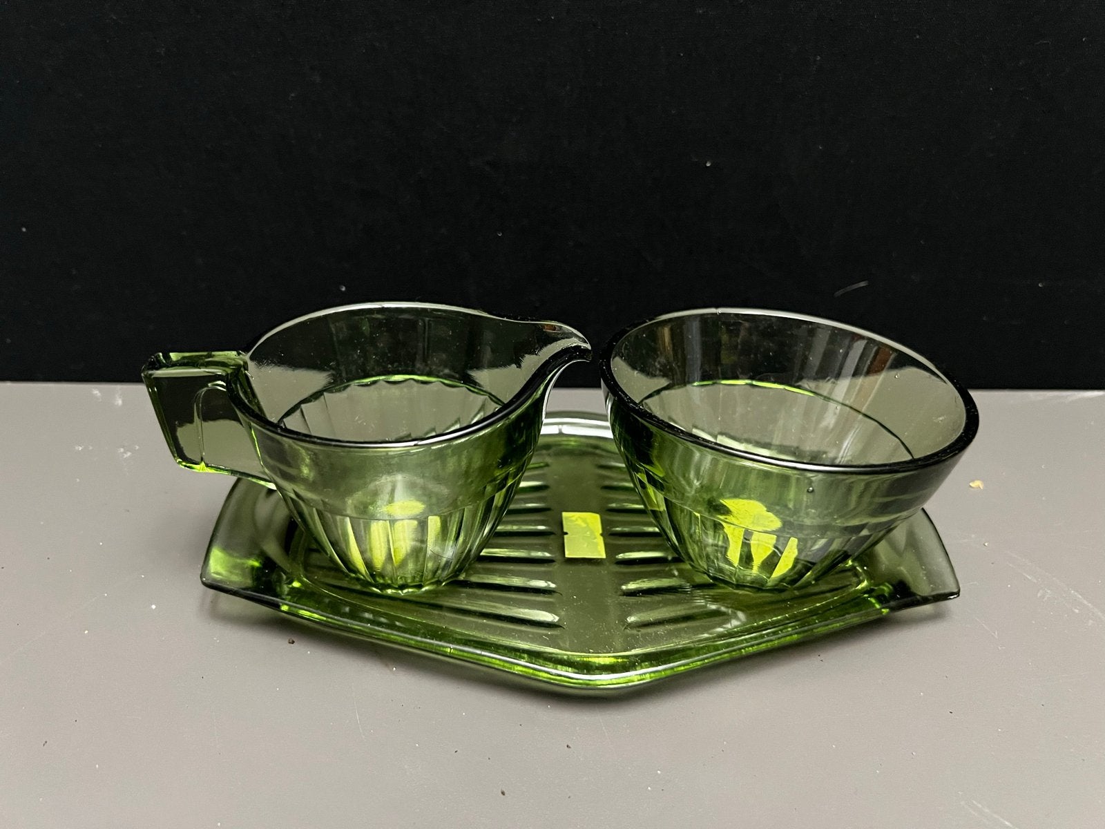 Vintage Groen Glas Suiker- en Roomstel op Dienblad, Ophalen of Verzenden