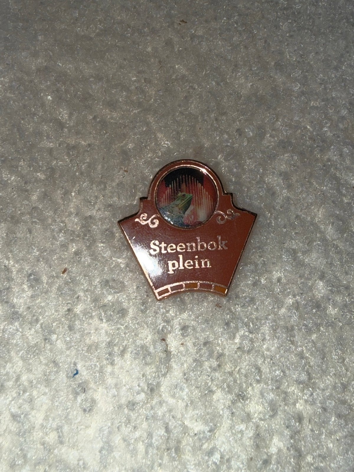 Efteling Zeven Pleinen Festijn - Steenbokplein Pin, Ophalen, Zo goed als nieuw, Button of Speldje
