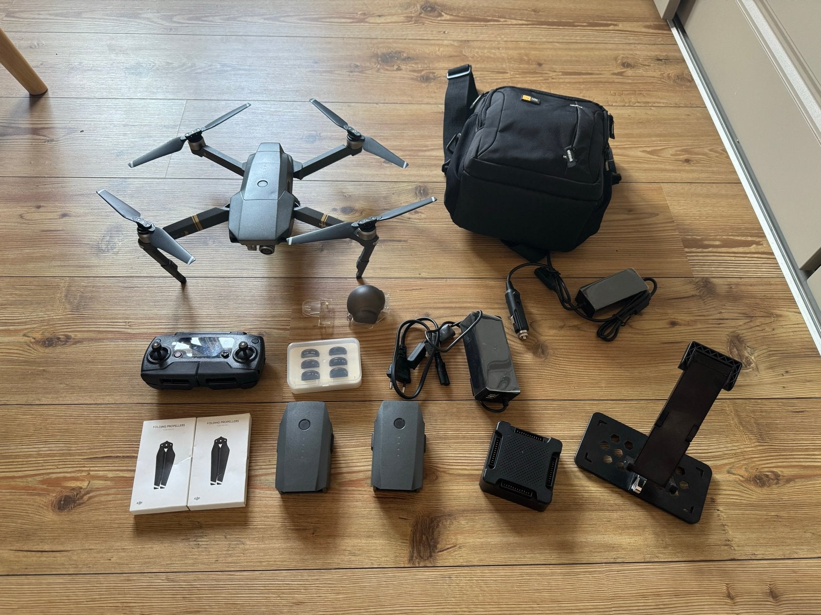 ZGAN DJI Mavic Pro Drone Fly More Combo met veel accessoires, 250 tot 900 gram, Cameradrone, 5 tot 10 kilometer, Zo goed als nieuw