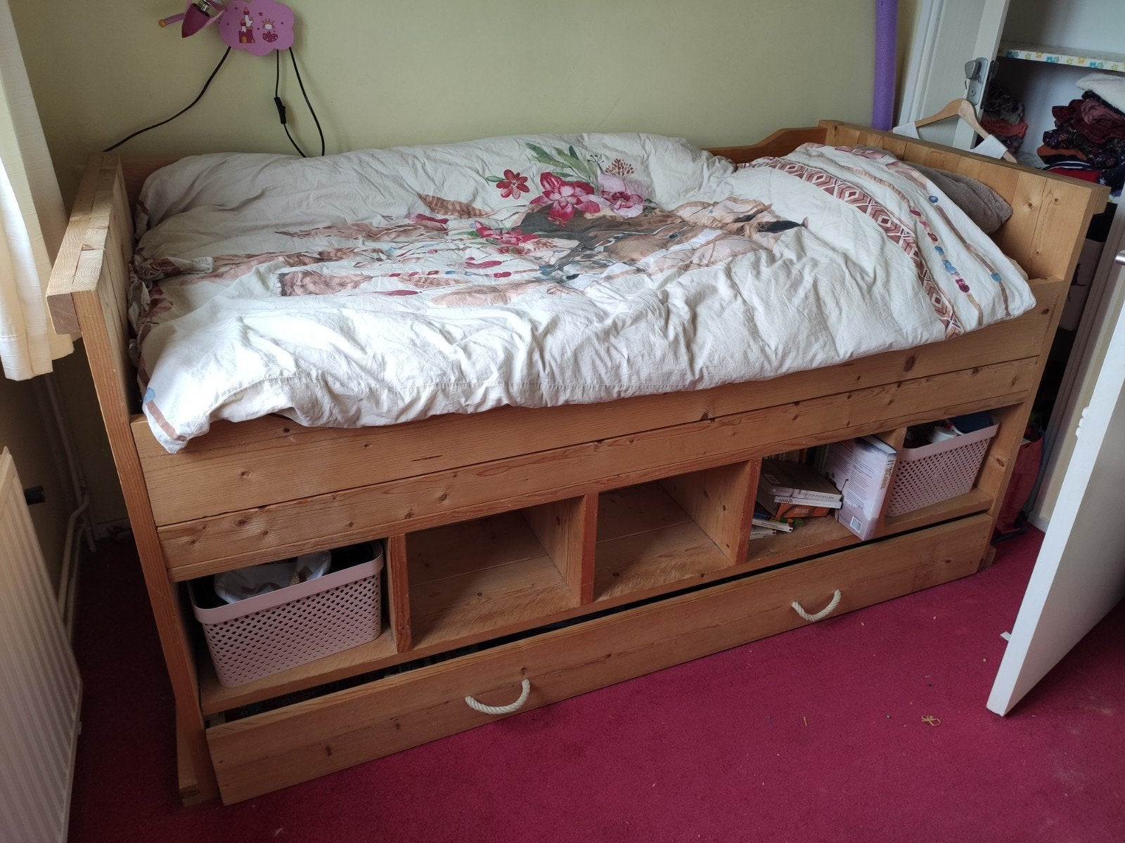 Steigerhouten eenpersoonsbed met opbergruimte en lades, Ophalen, Eenpersoons, Bruin, 210 cm
